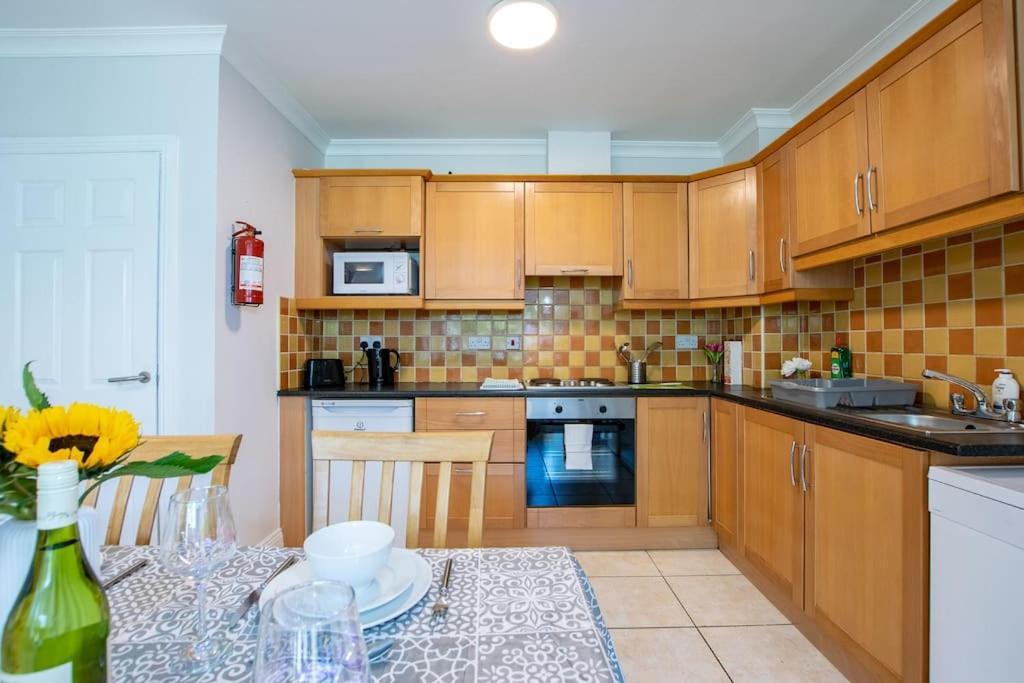 103 - The Townhouse At Gort Na Coiribe By Shortstays Galway Exterior photo