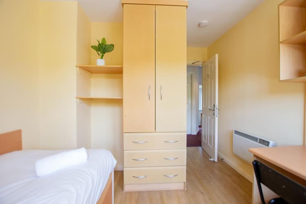 103 - The Townhouse At Gort Na Coiribe By Shortstays Galway Exterior photo