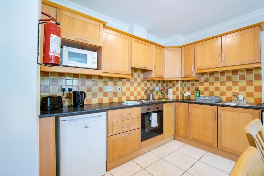 103 - The Townhouse At Gort Na Coiribe By Shortstays Galway Exterior photo